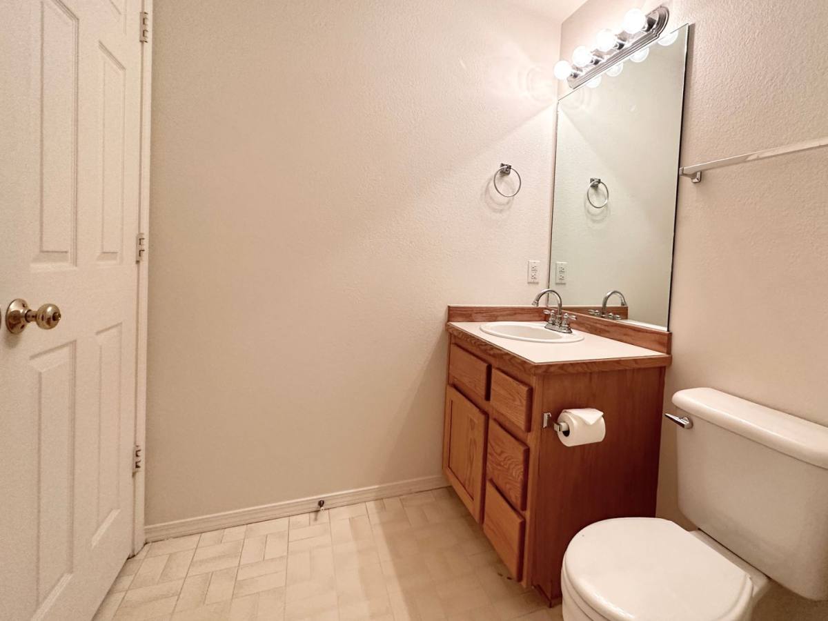 House for rent at 940 NW Oak Lane, Redmond, OR 97756