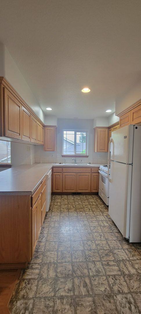 House for rent at 3267 NE Grandhaven Dr, McMinnville, OR 97128
