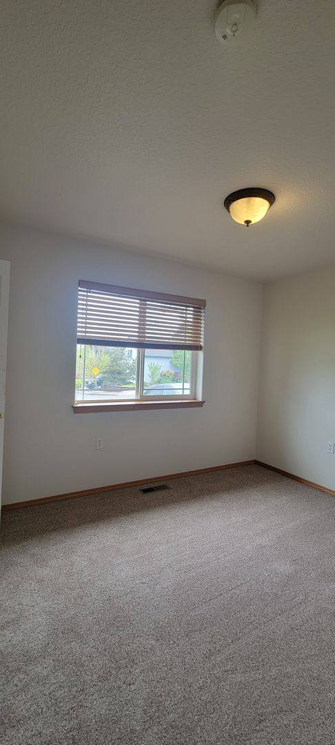 House for rent at 3267 NE Grandhaven Dr, McMinnville, OR 97128