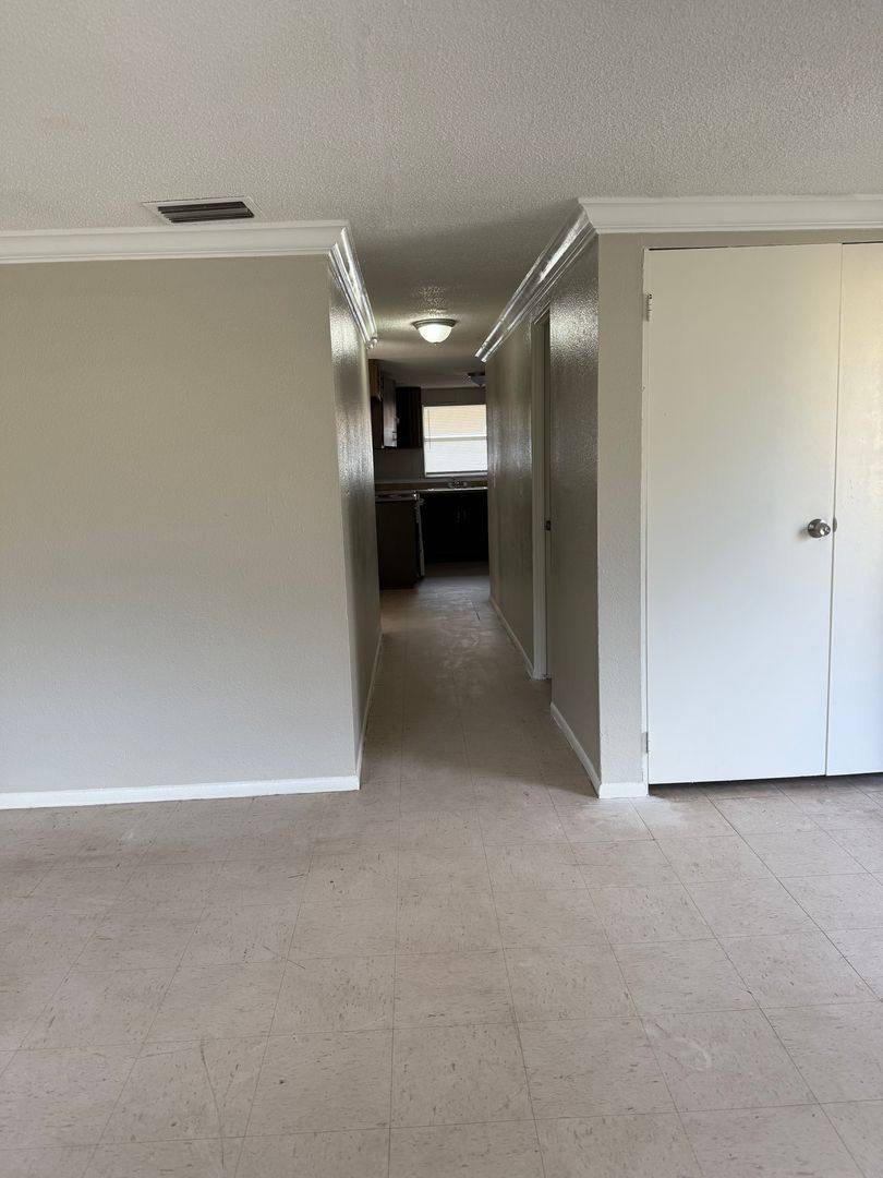 House for rent at 1012 57th Ave Dr E, Bradenton, FL 34203
