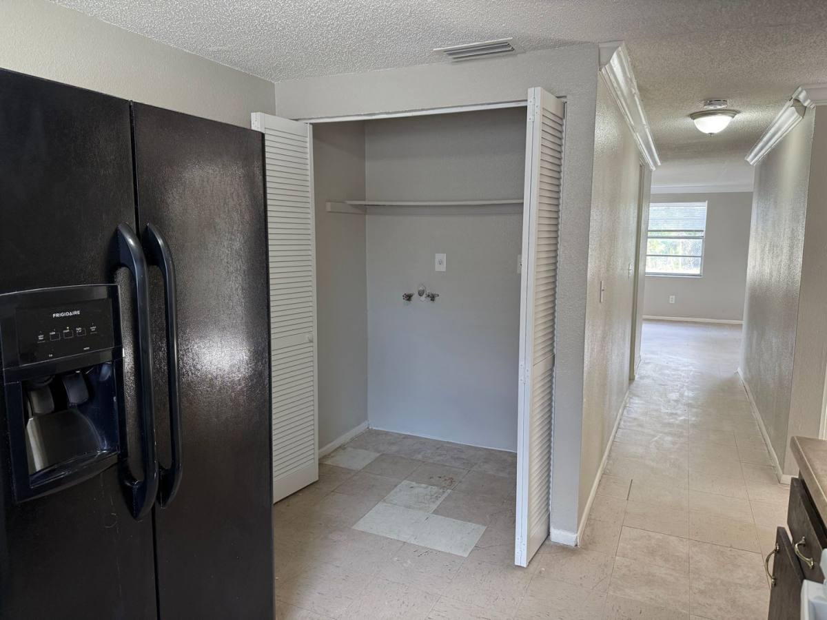 House for rent at 1012 57th Ave Dr E, Bradenton, FL 34203