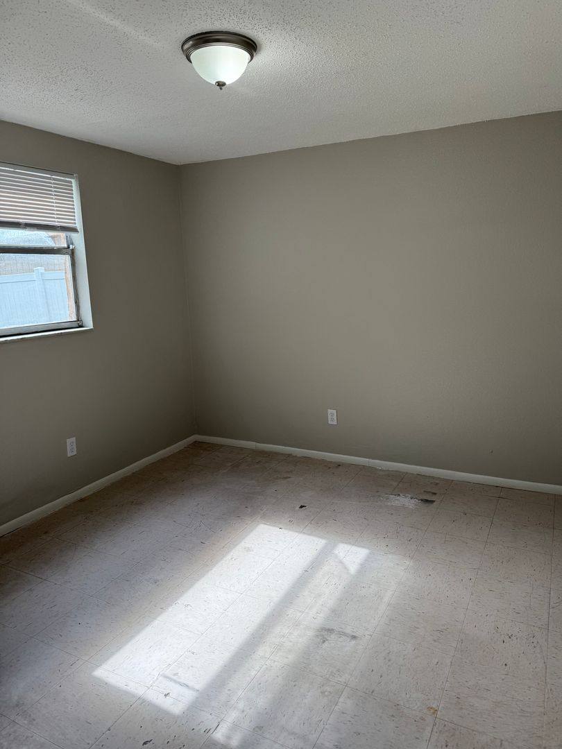 House for rent at 1012 57th Ave Dr E, Bradenton, FL 34203