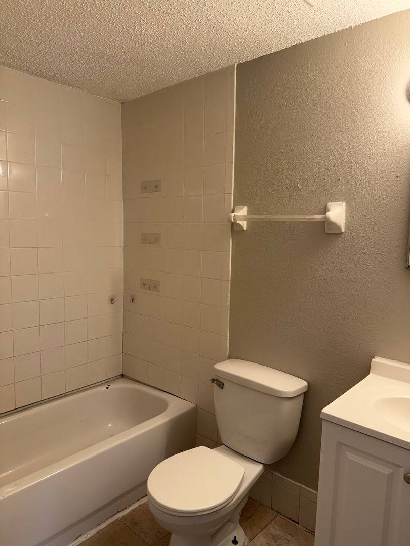 House for rent at 1012 57th Ave Dr E, Bradenton, FL 34203