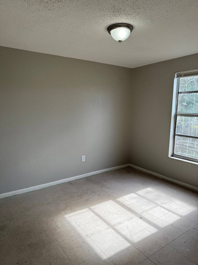 House for rent at 1012 57th Ave Dr E, Bradenton, FL 34203