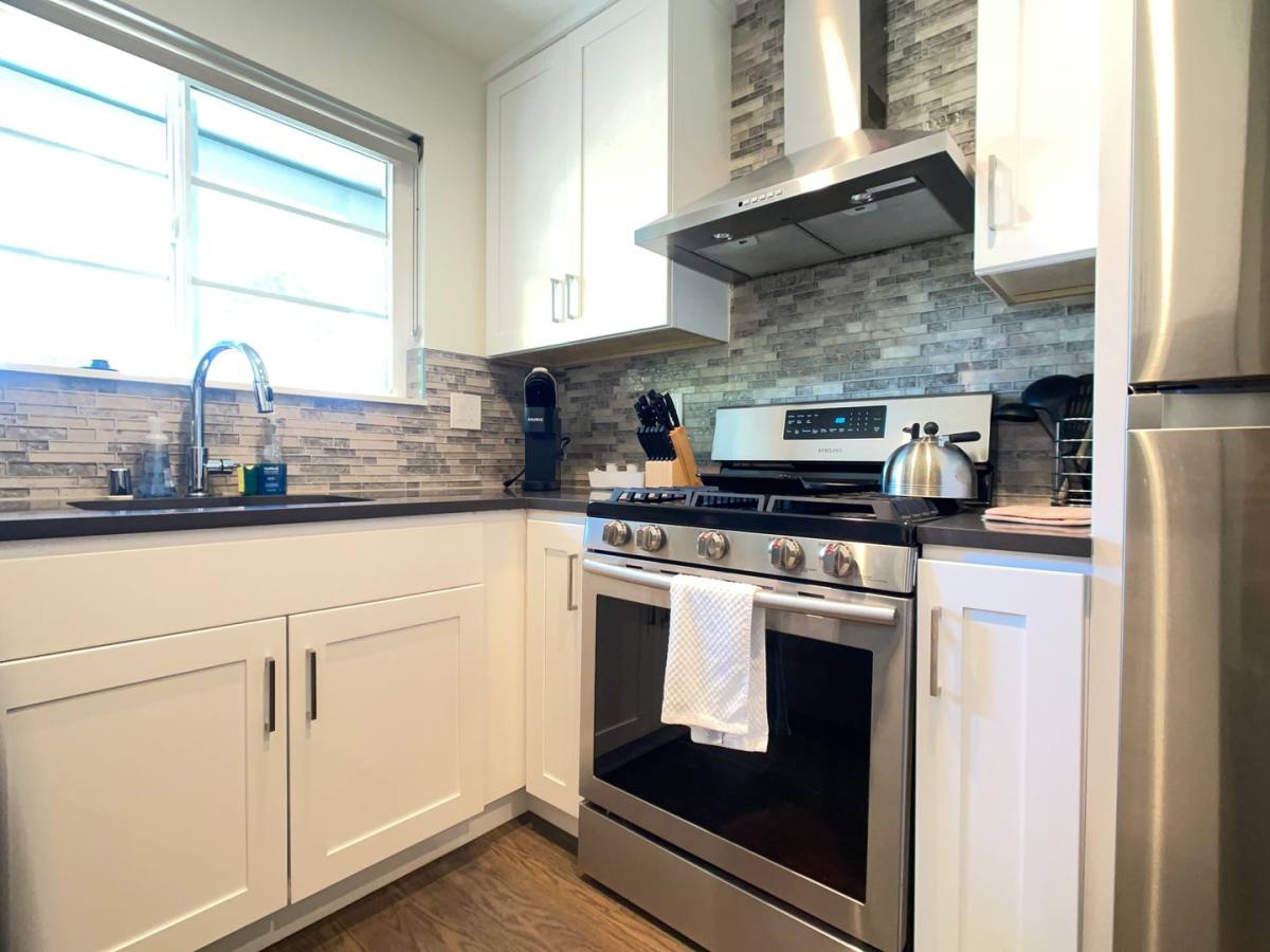 Apartment for rent at 675 University Dr, Menlo Park, CA 94025