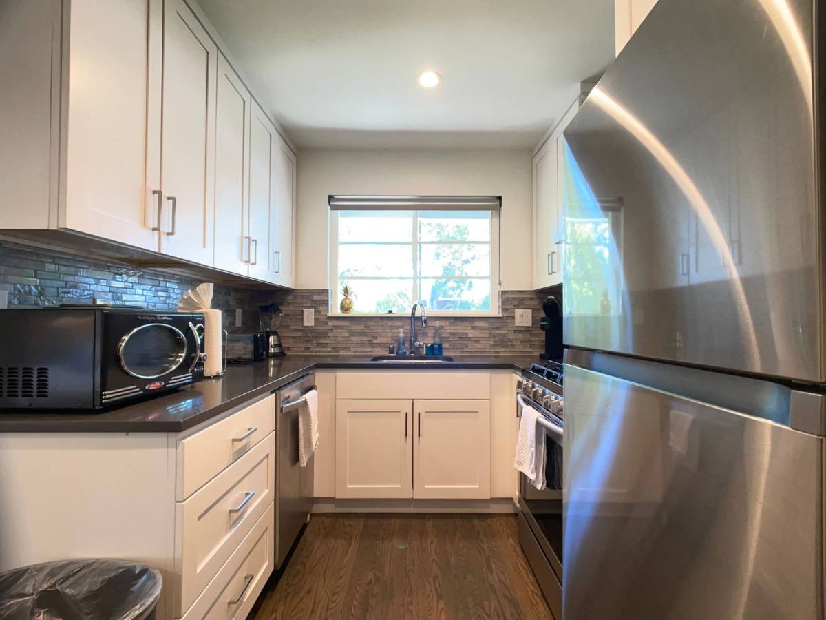 Apartment for rent at 675 University Dr, Menlo Park, CA 94025