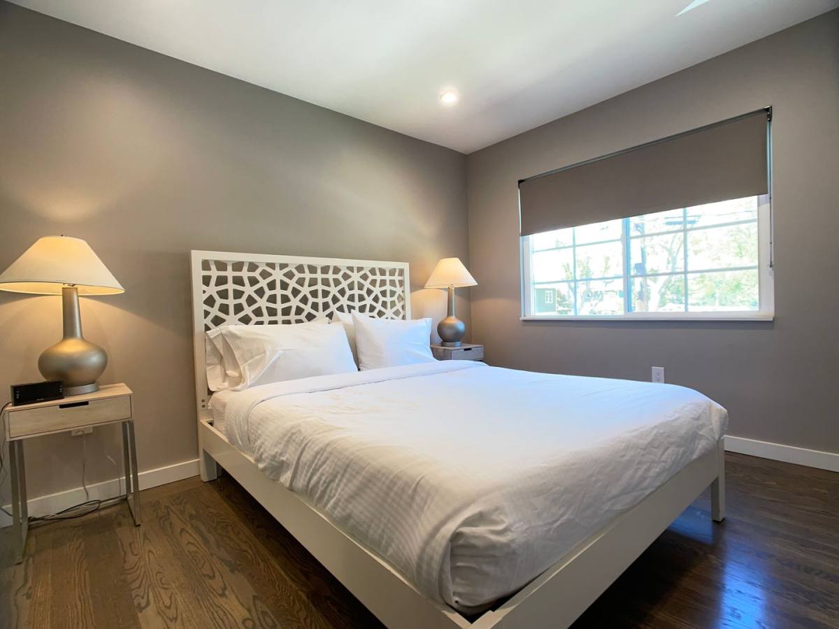Apartment for rent at 675 University Dr, Menlo Park, CA 94025