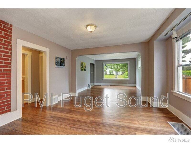 House for rent at 1108 S Ridgewood Ave, Tacoma, WA 98405