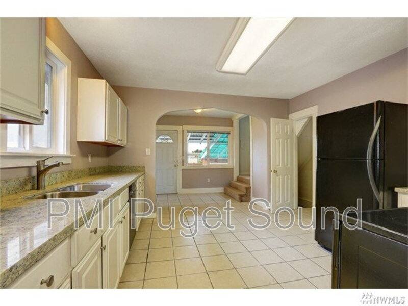 House for rent at 1108 S Ridgewood Ave, Tacoma, WA 98405