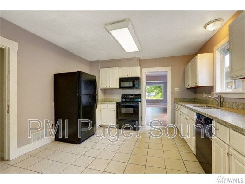 House for rent at 1108 S Ridgewood Ave, Tacoma, WA 98405