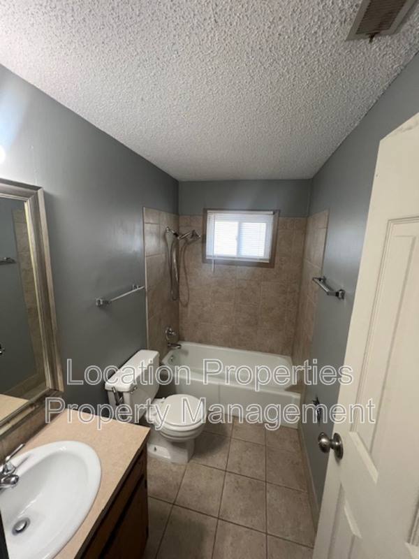 Apartment for rent at 1300 Kentucky St #4, Lawrence, KS 66044