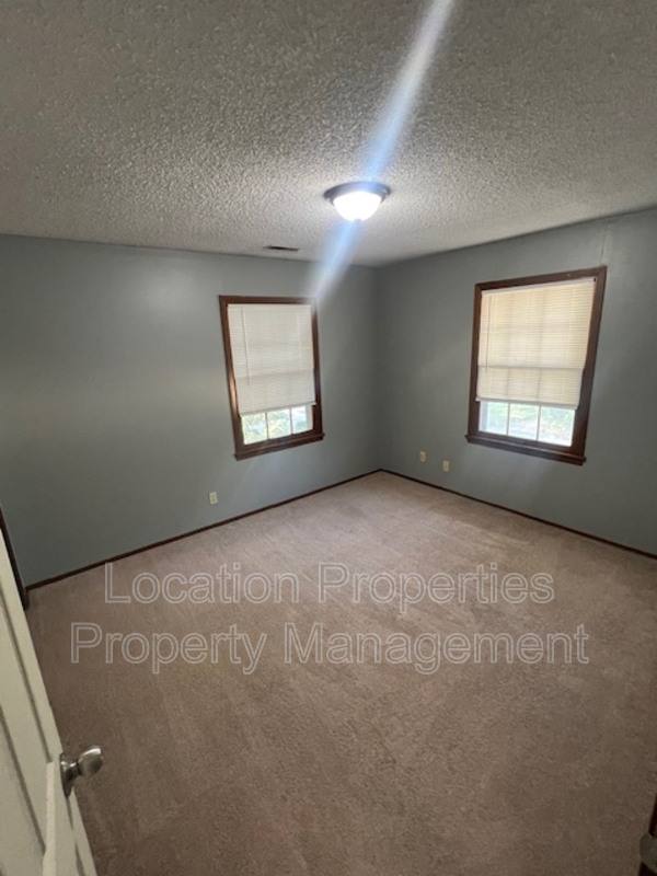 Apartment for rent at 1300 Kentucky St #4, Lawrence, KS 66044