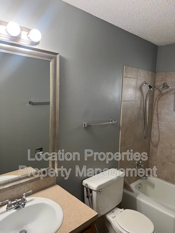 Apartment for rent at 1300 Kentucky St #4, Lawrence, KS 66044