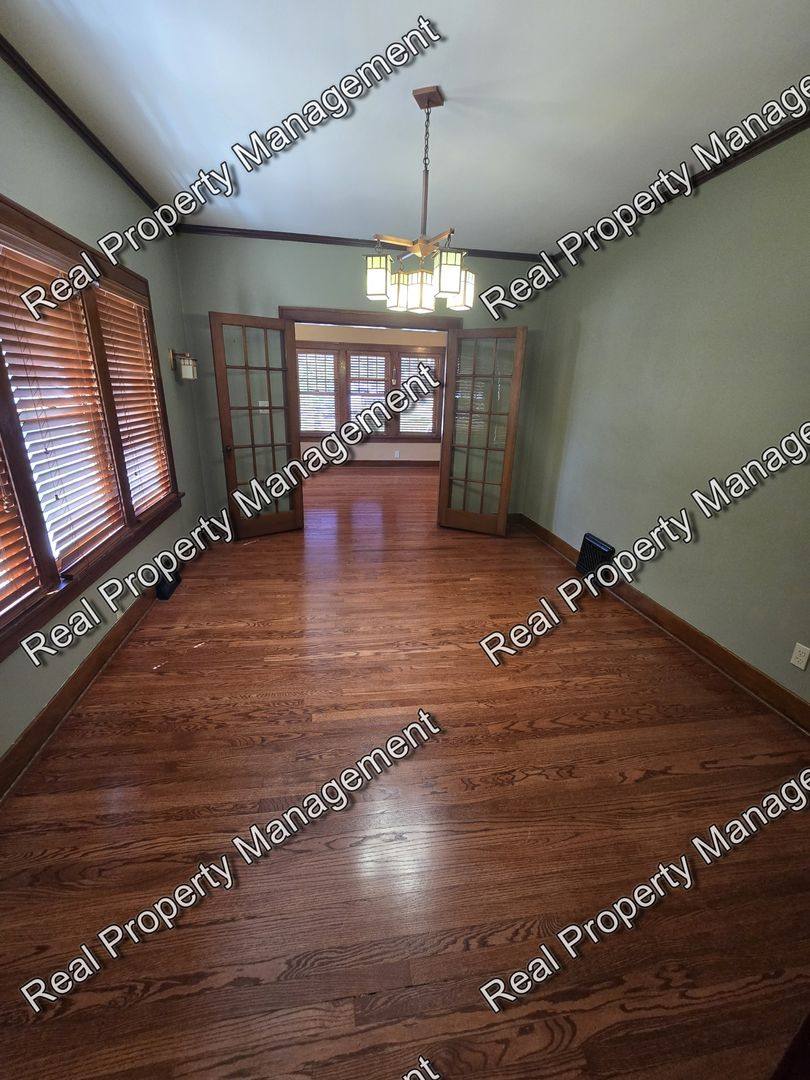House for rent at 822 Jefferson St, Valparaiso, IN 46383