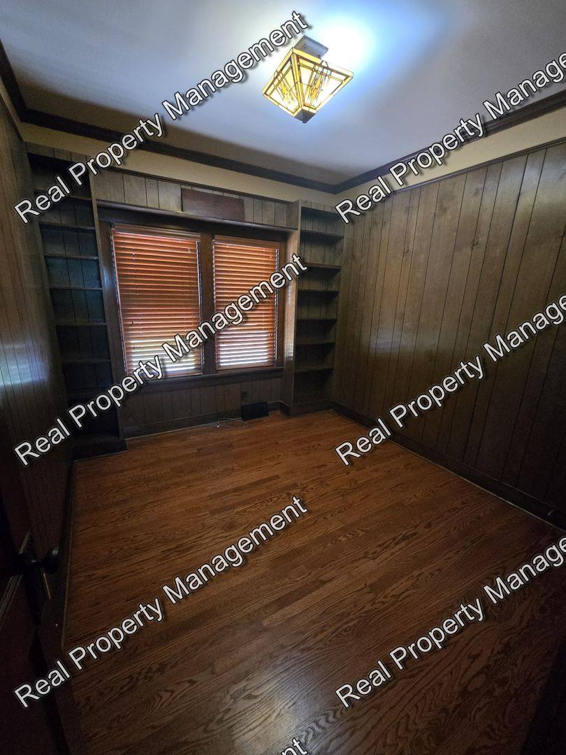 House for rent at 822 Jefferson St, Valparaiso, IN 46383