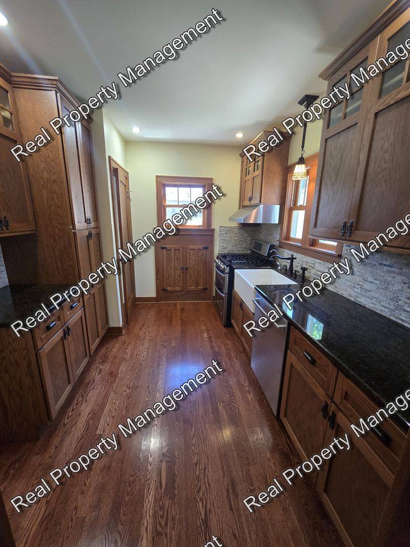 House for rent at 822 Jefferson St, Valparaiso, IN 46383