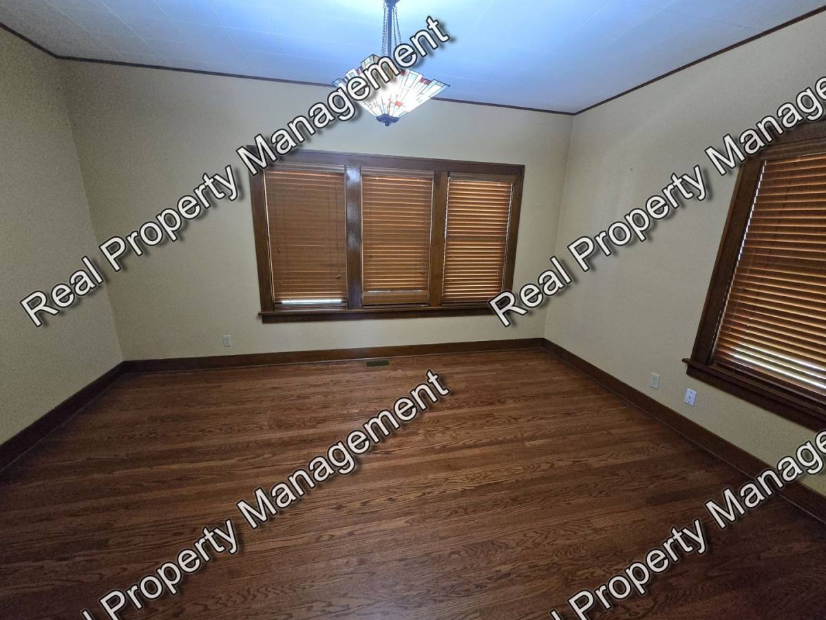 House for rent at 822 Jefferson St, Valparaiso, IN 46383