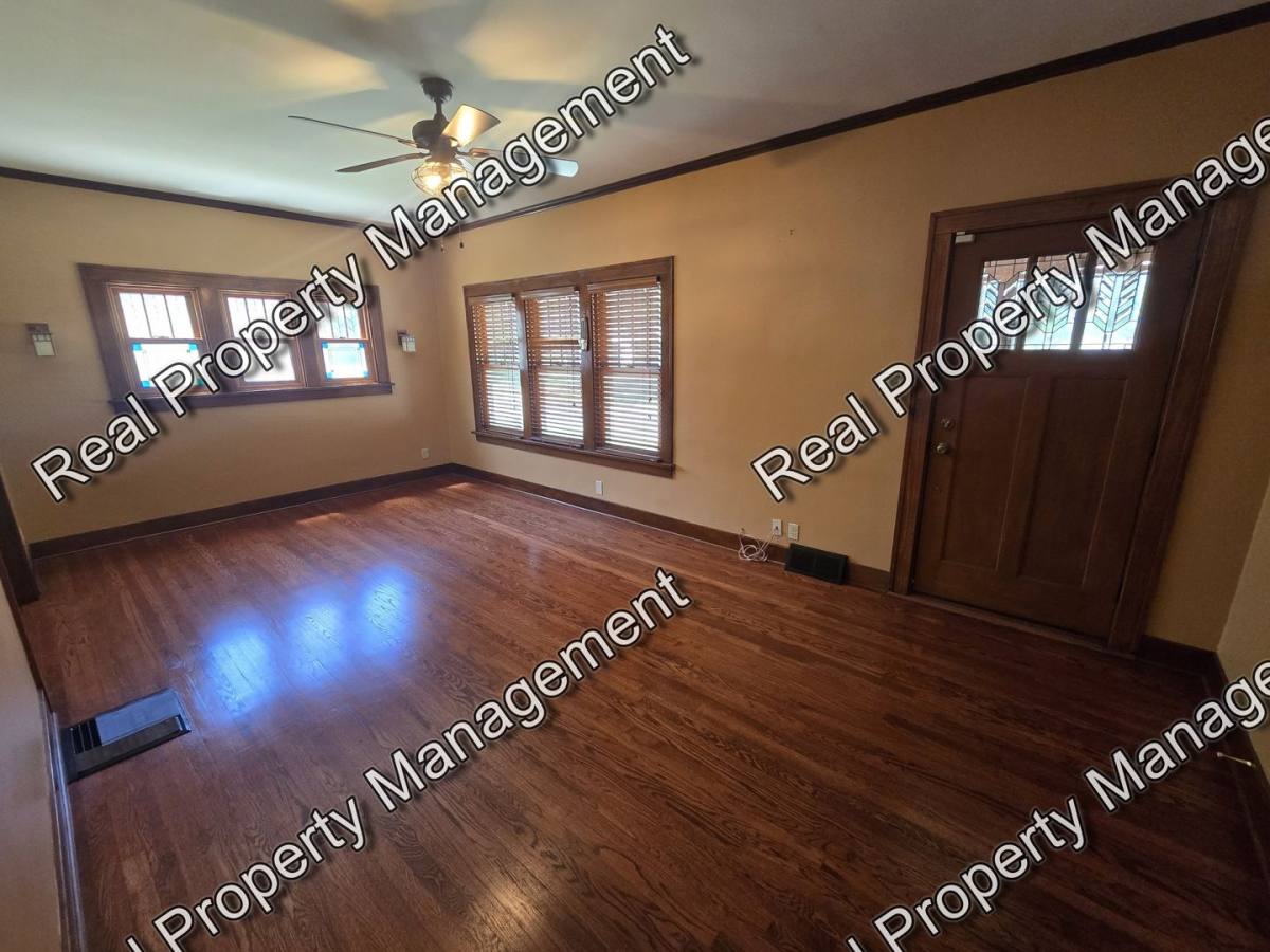 House for rent at 822 Jefferson St, Valparaiso, IN 46383