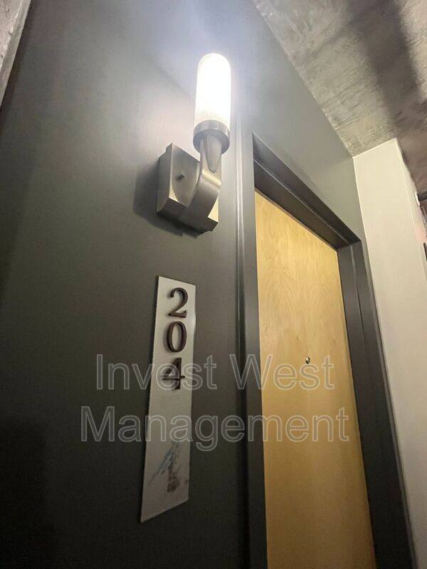 House for rent at 1926 W Burnside St #204, Portland, OR 97209