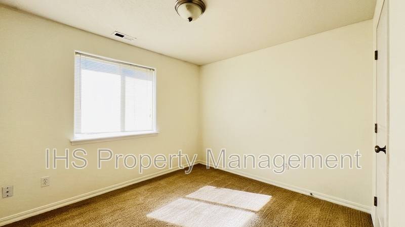House for rent at 5718 Westport Lane, Pasco, WA 99301