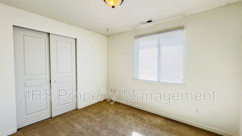 House for rent at 5718 Westport Lane, Pasco, WA 99301