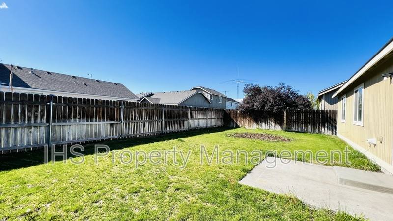 House for rent at 5718 Westport Lane, Pasco, WA 99301