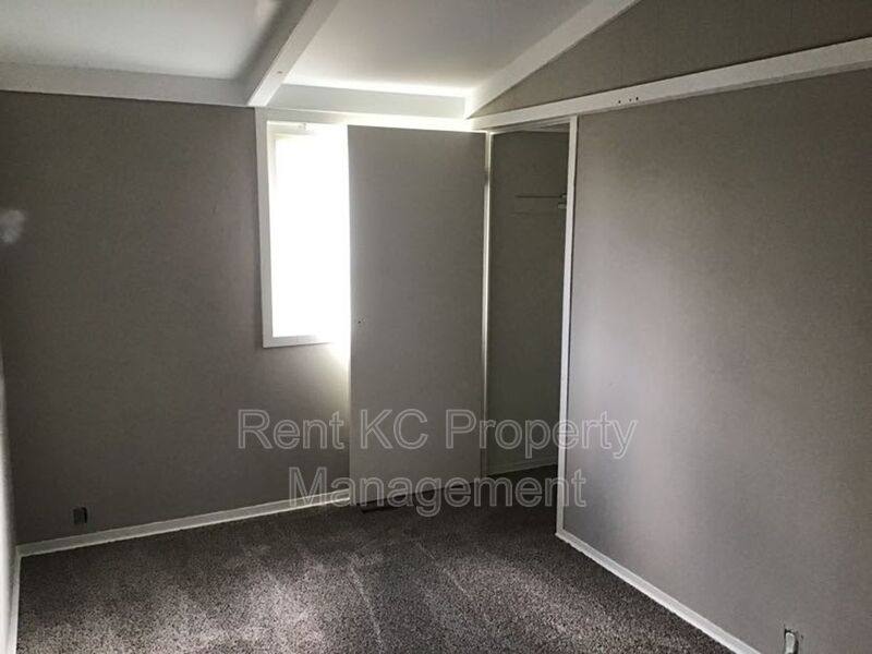 House for rent at 6904 NW 78th St, Kansas City, MO 64152