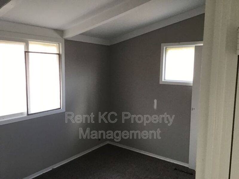 House for rent at 6904 NW 78th St, Kansas City, MO 64152