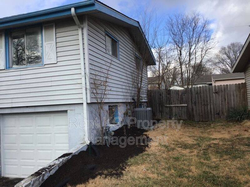 House for rent at 6904 NW 78th St, Kansas City, MO 64152