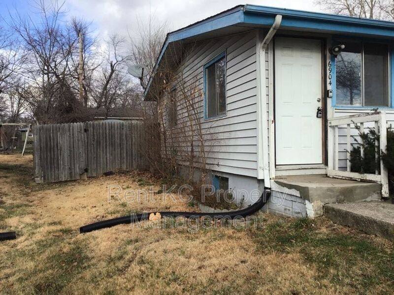 House for rent at 6904 NW 78th St, Kansas City, MO 64152