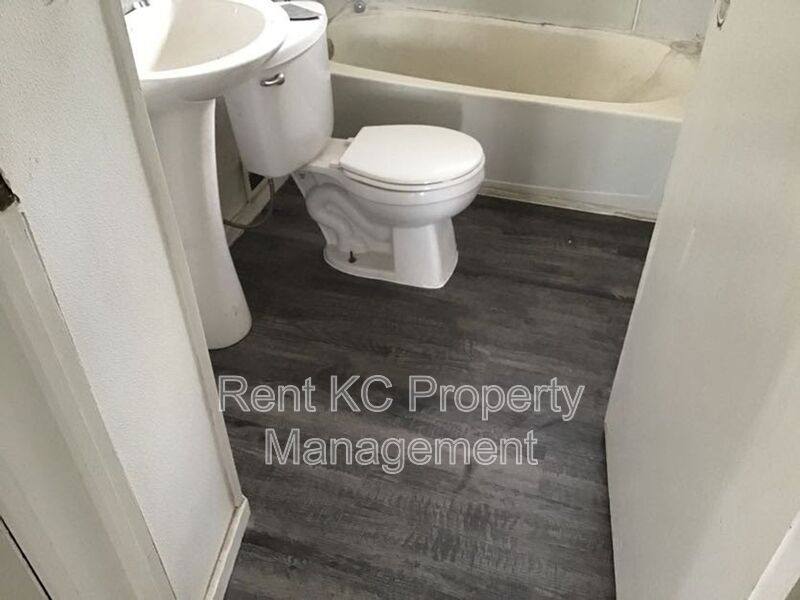 House for rent at 6904 NW 78th St, Kansas City, MO 64152