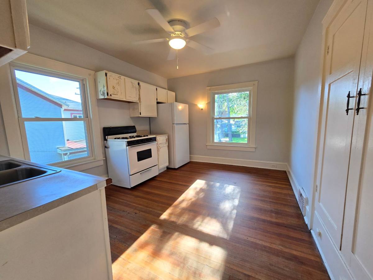 Apartment for rent at 610 N McLean, Bloomington, IL 61701