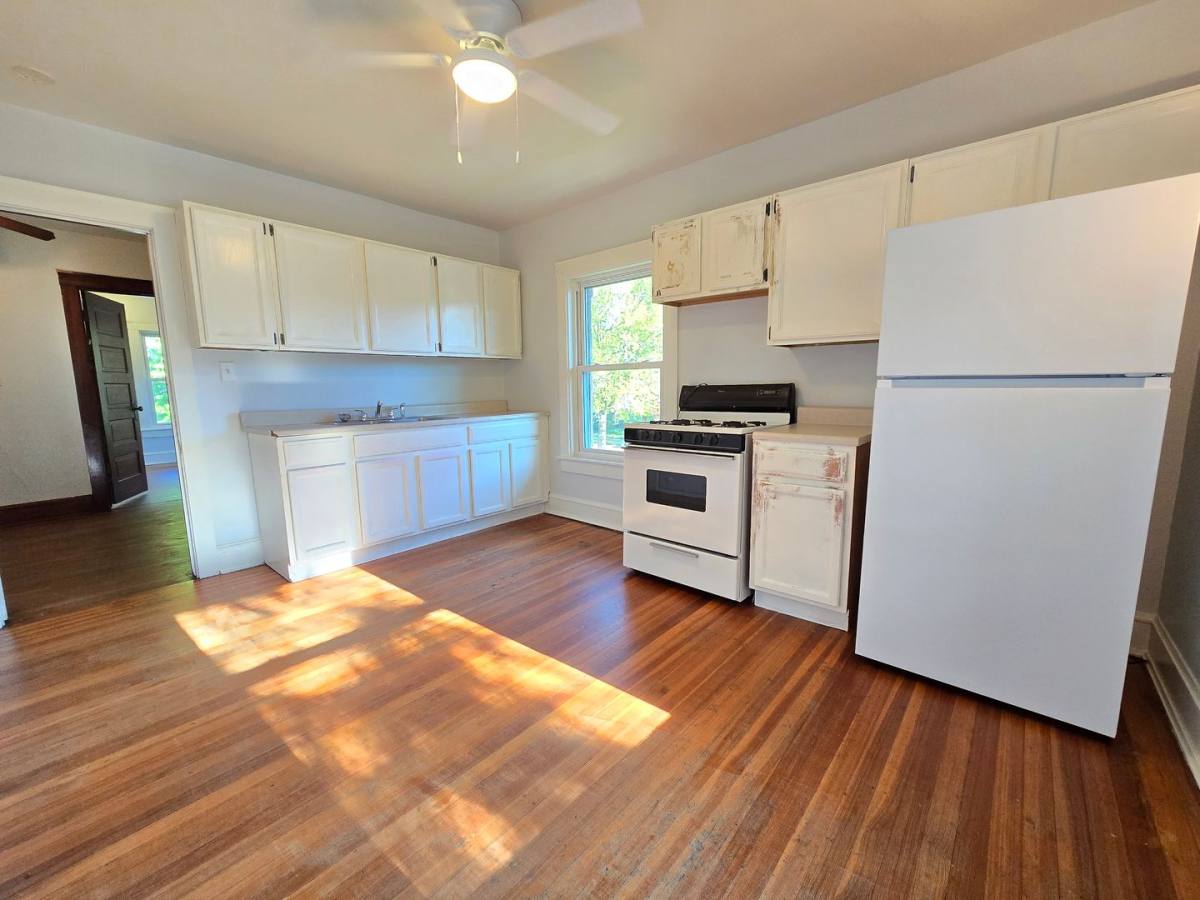 Apartment for rent at 610 N McLean, Bloomington, IL 61701