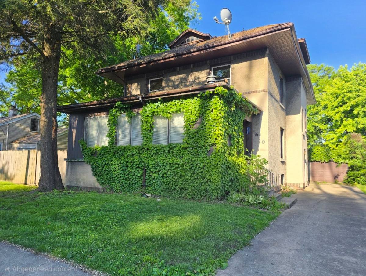 Apartment for rent at 610 N McLean, Bloomington, IL 61701