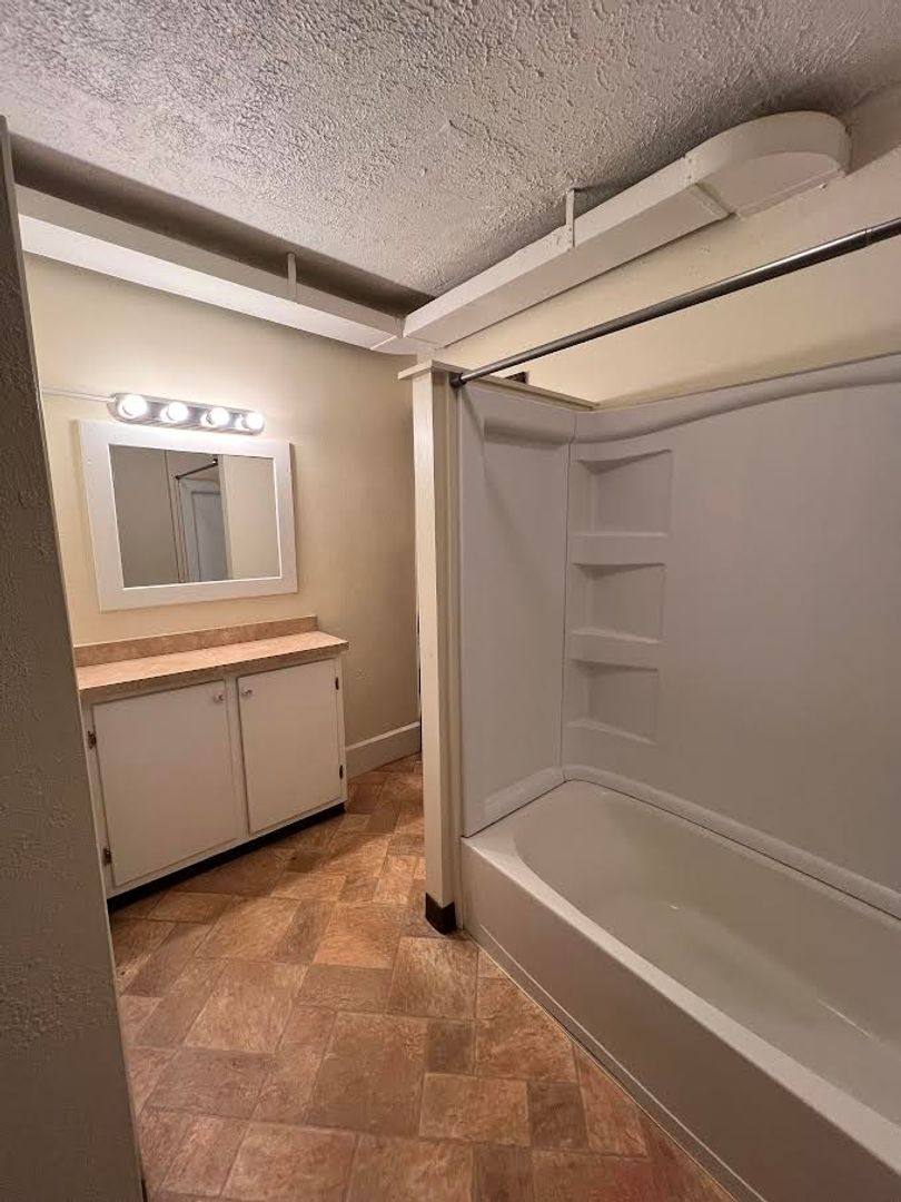 Apartment for rent at 1612 Mahoning Ave, Youngstown, OH 44509