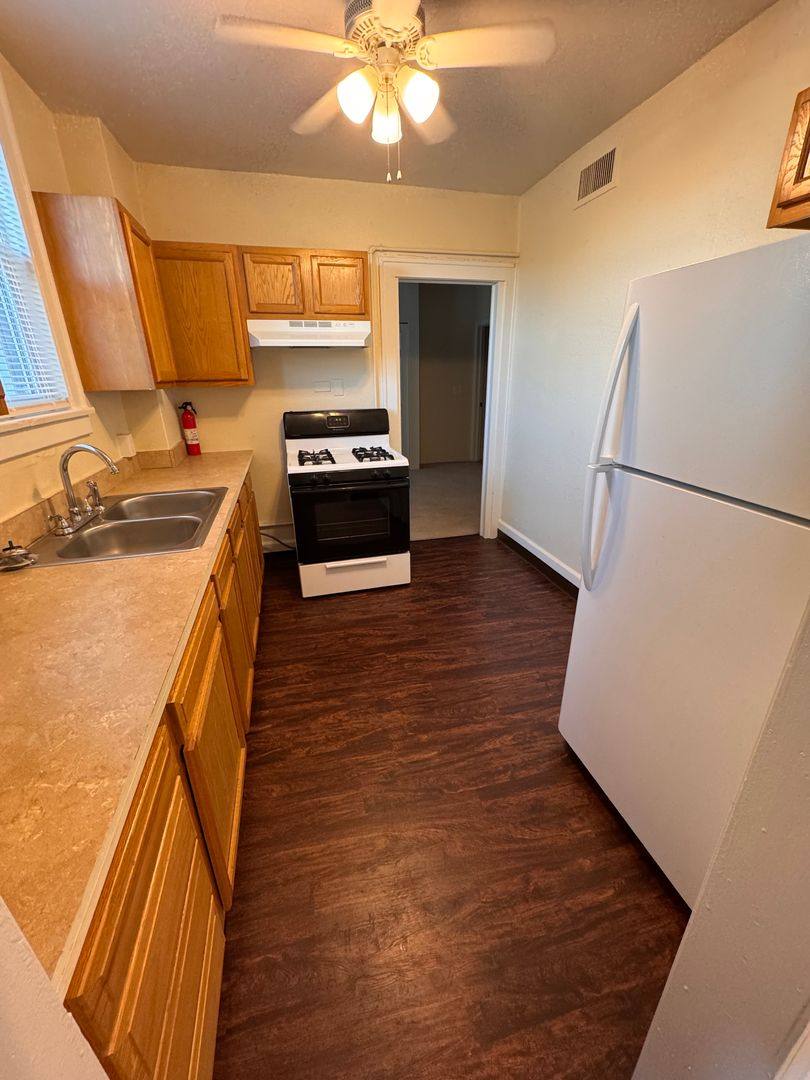 Apartment for rent at 1612 Mahoning Ave, Youngstown, OH 44509