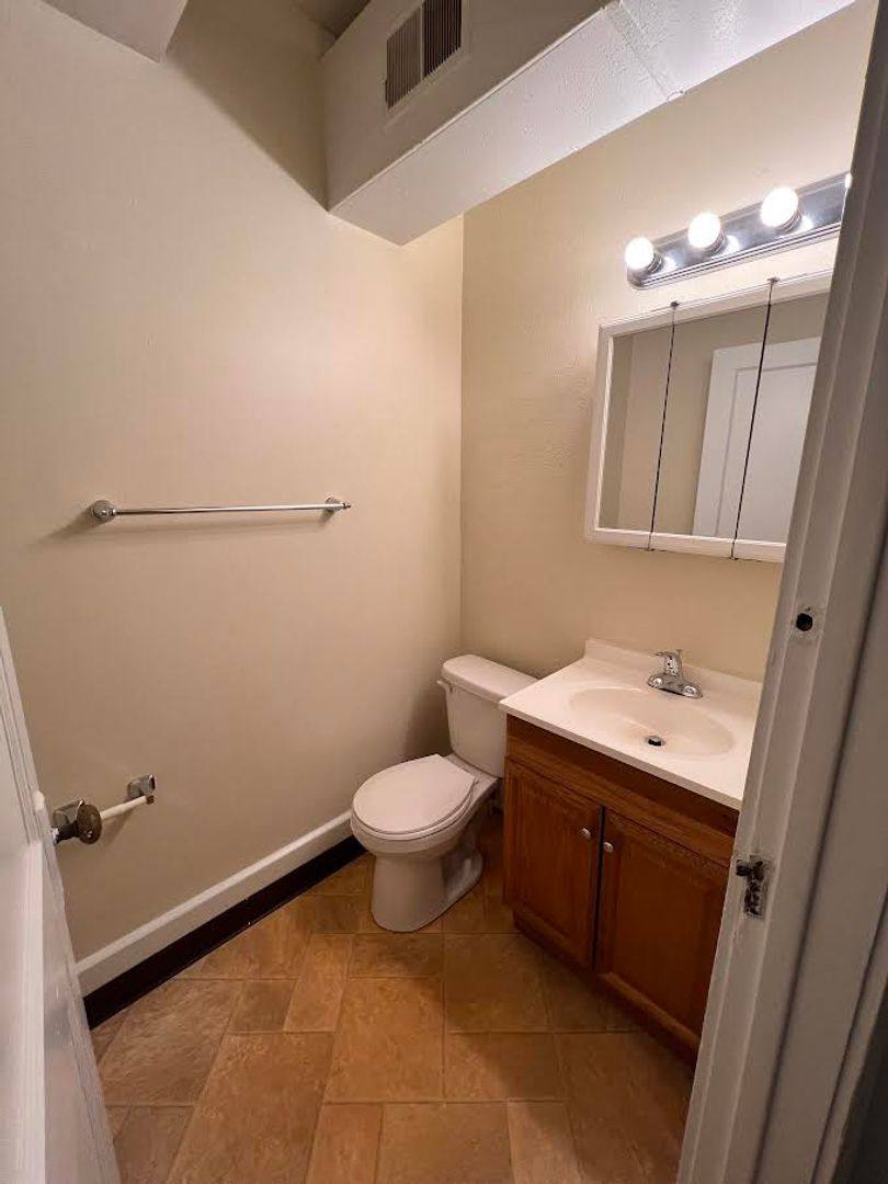 Apartment for rent at 1612 Mahoning Ave, Youngstown, OH 44509