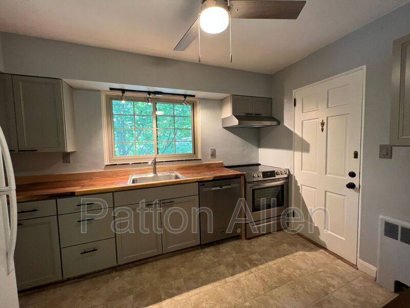 Apartment for rent at 240 Kimberly Ave #2, Asheville, NC 28804