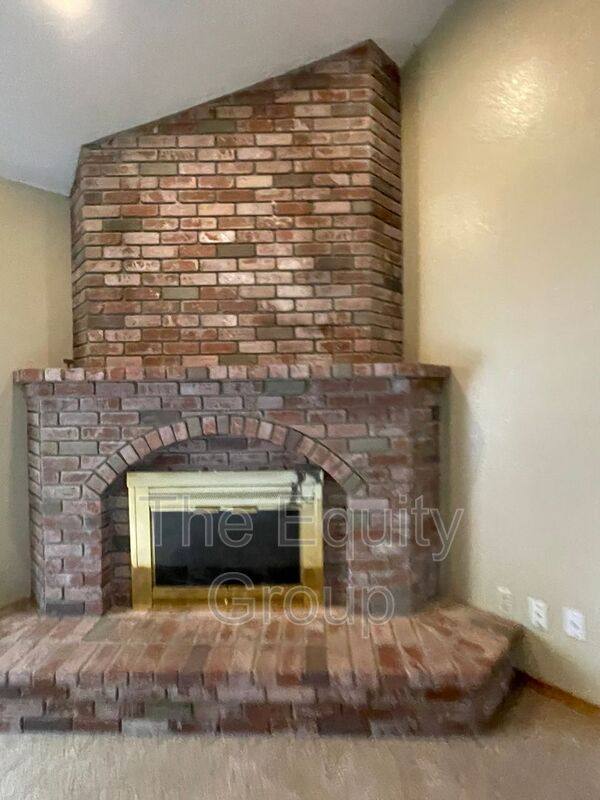 House for rent at 605 E Babcock Ave, Visalia, CA 93292
