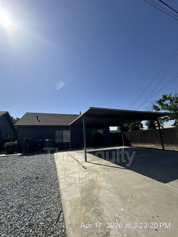House for rent at 312 1 2 N Park St, Visalia, CA 93291