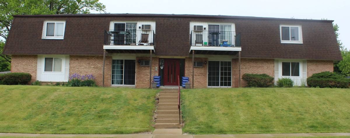 Apartment for rent at 1385 Meadowcreek Dr, Pewaukee, WI 53072