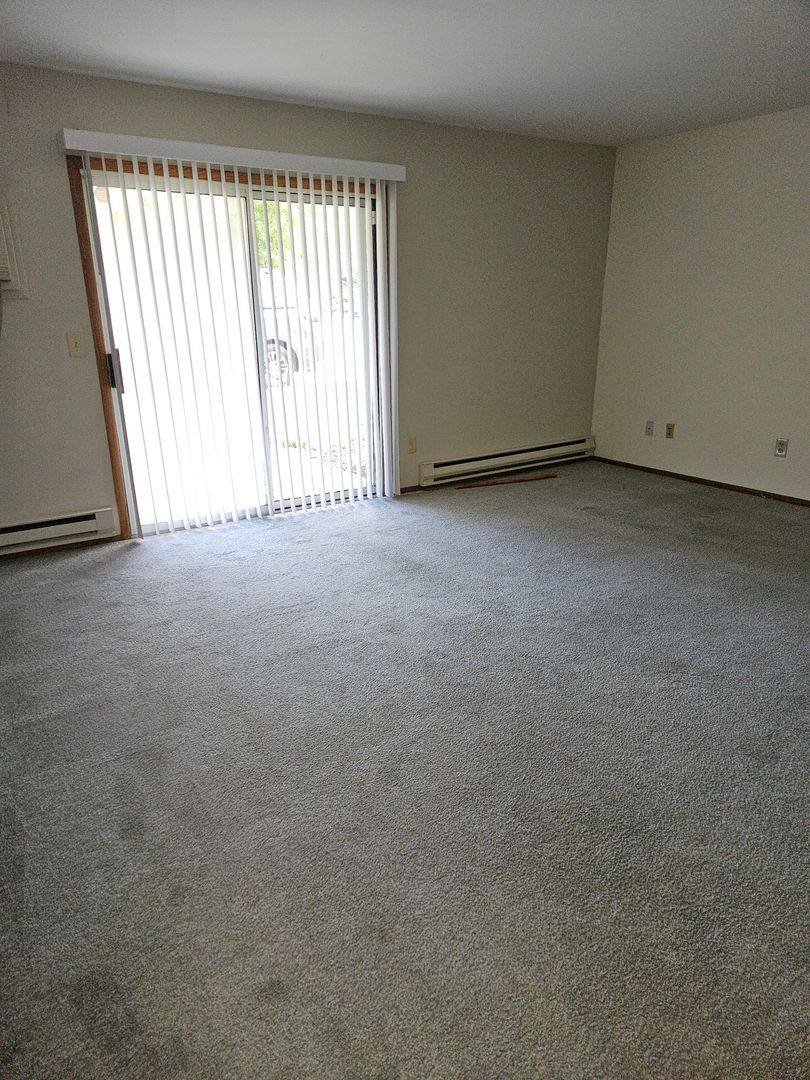 Apartment for rent at 1385 Meadowcreek Dr, Pewaukee, WI 53072