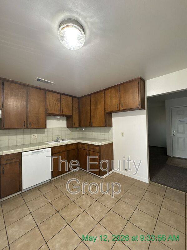 Apartment for rent at 733 S County Center Dr #H, Visalia, CA 93277