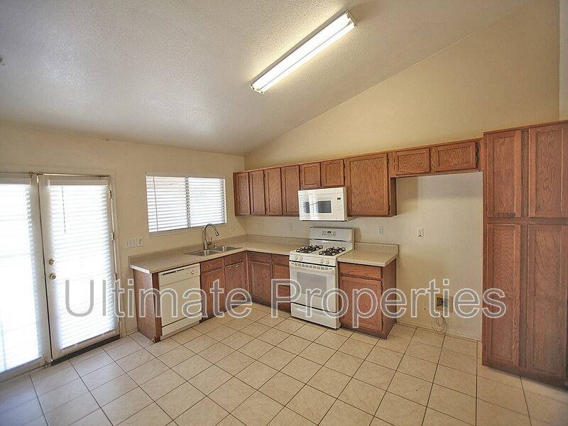 House for rent at 9903 N 77th Ave, Peoria, AZ 85345