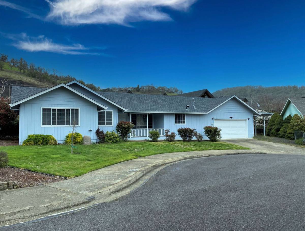 House for rent at 2220 NW Cabrillo Court, Roseburg, OR 97471