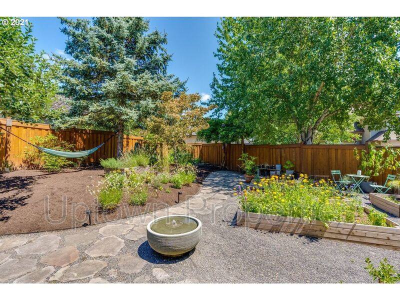 House for rent at 7627 SW Skyhar Dr, Portland, OR 97223