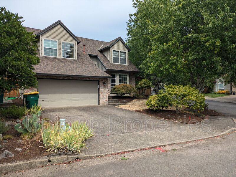 House for rent at 7627 SW Skyhar Dr, Portland, OR 97223