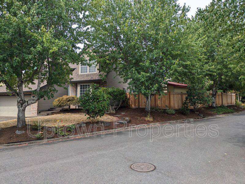 House for rent at 7627 SW Skyhar Dr, Portland, OR 97223