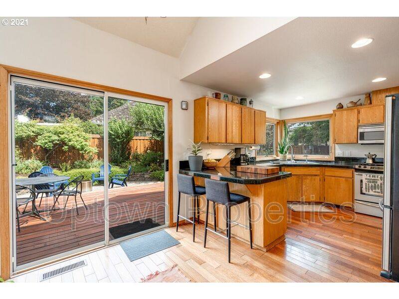 House for rent at 7627 SW Skyhar Dr, Portland, OR 97223