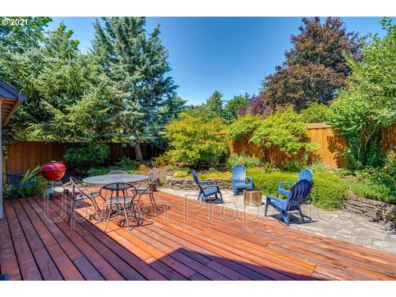 House for rent at 7627 SW Skyhar Dr, Portland, OR 97223